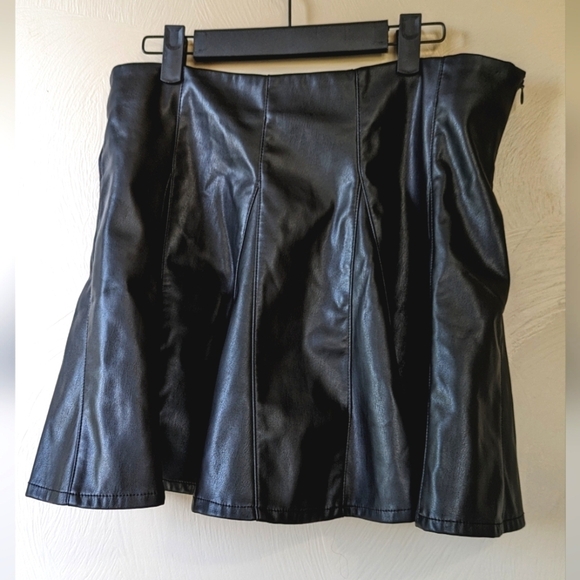 Miss Selfridge Dresses & Skirts - MISS SELFRIDGE Vegan Leather Mini Skirt, Pleated, Zipper, Size 12
